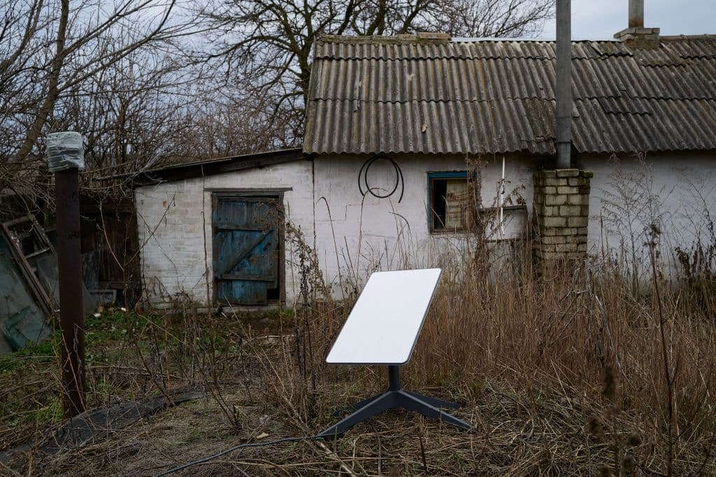 Russia threatens families of Ukrainian POWs to register Starlink terminals, Ukraine says