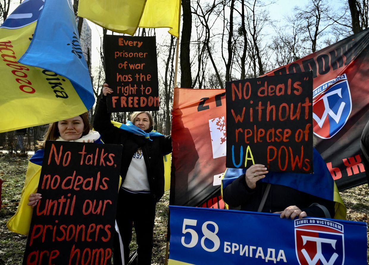 'Cosplay of justice' — Russia sentences 4 Ukrainian POWs to nearly 30 years in prison