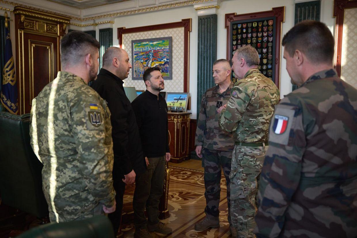 Zelensky welcomes French, British army chiefs in Kyiv, talks troop deployment