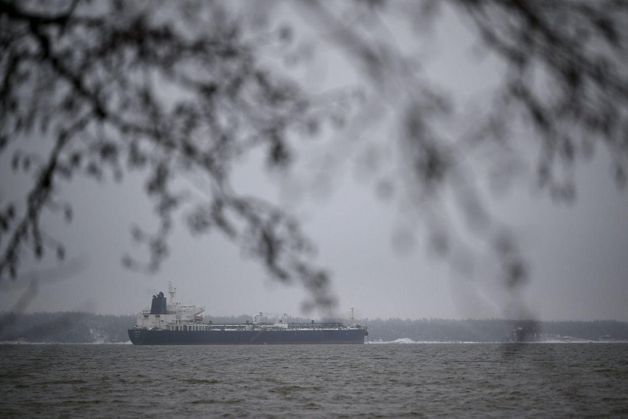 UK sanctions 135 Russian oil tankers, 2 firms linked to shadow fleet