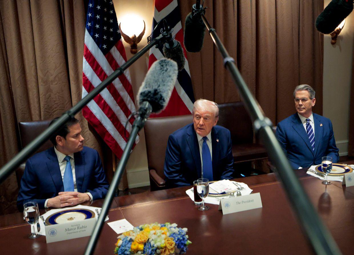 Trump says both Russia and Ukraine 'want peace', sets deadline for deal