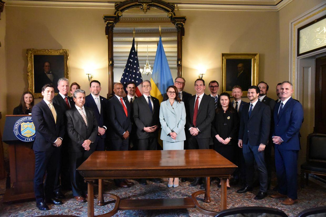 US-Ukraine minerals fund looks for manager as critical resources deal advances