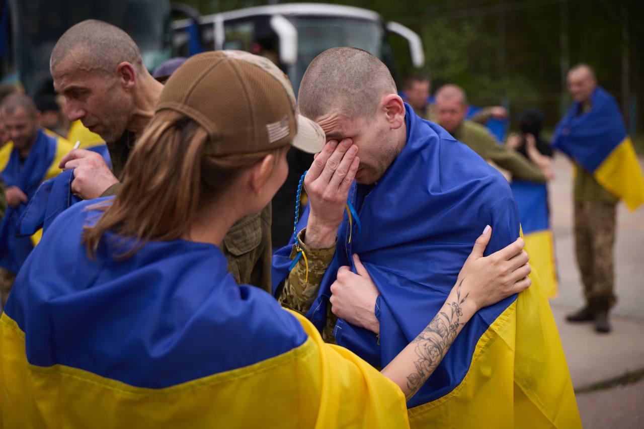 Ukraine brings home 307 POWs in 2nd phase of major prisoner swap with Russia