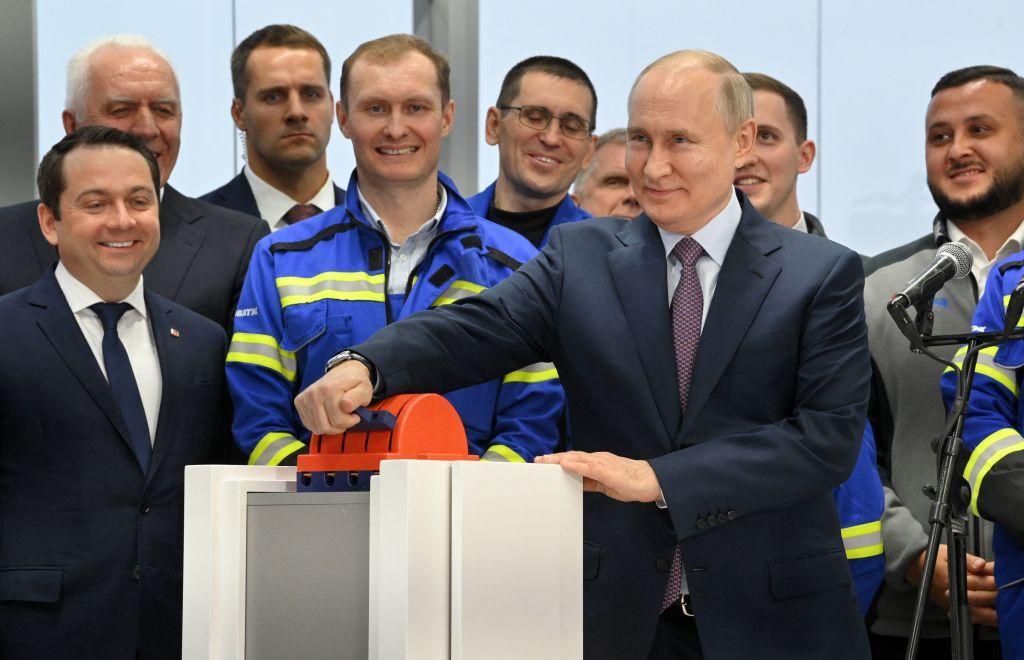China accepts first sanctioned Russian LNG cargo in test of US response, Bloomberg reports