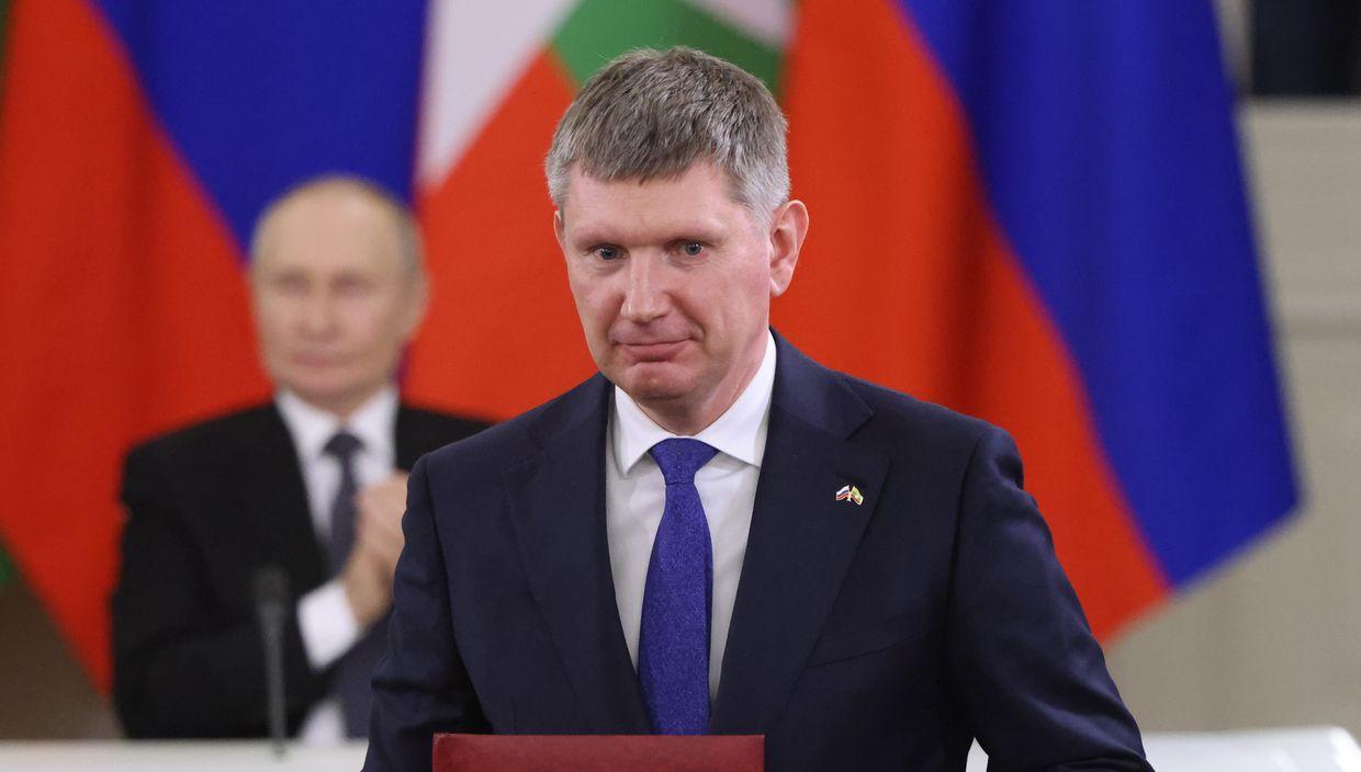 Russia 'on the verge' of recession, Kremlin economy minister warns