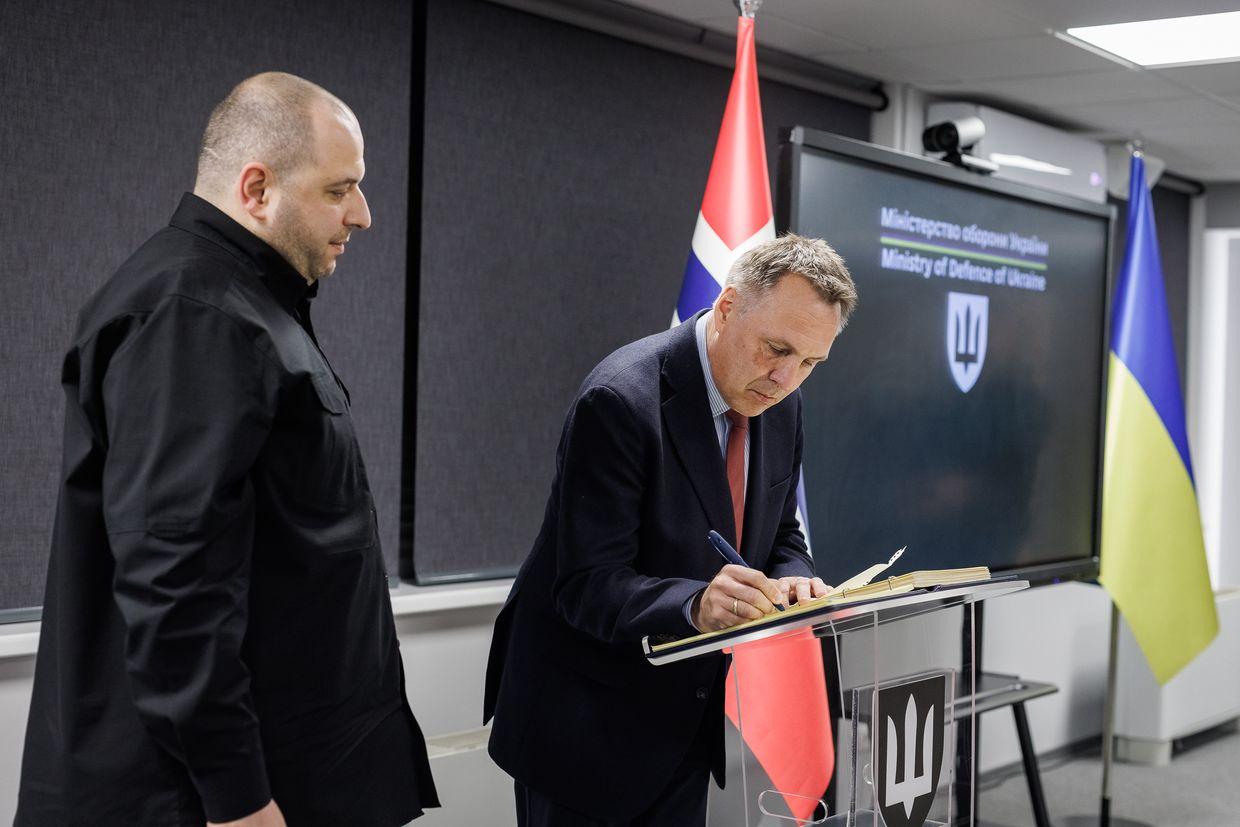 Norway to invest $400 million in Ukraine's drone, air defense missile production
