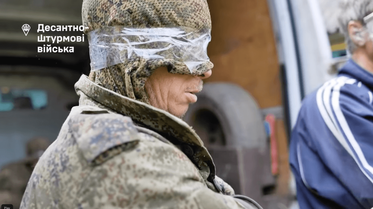 Russian soldiers surrendered because 'abuse in units is worse than captivity,' Ukrainian paratroopers say