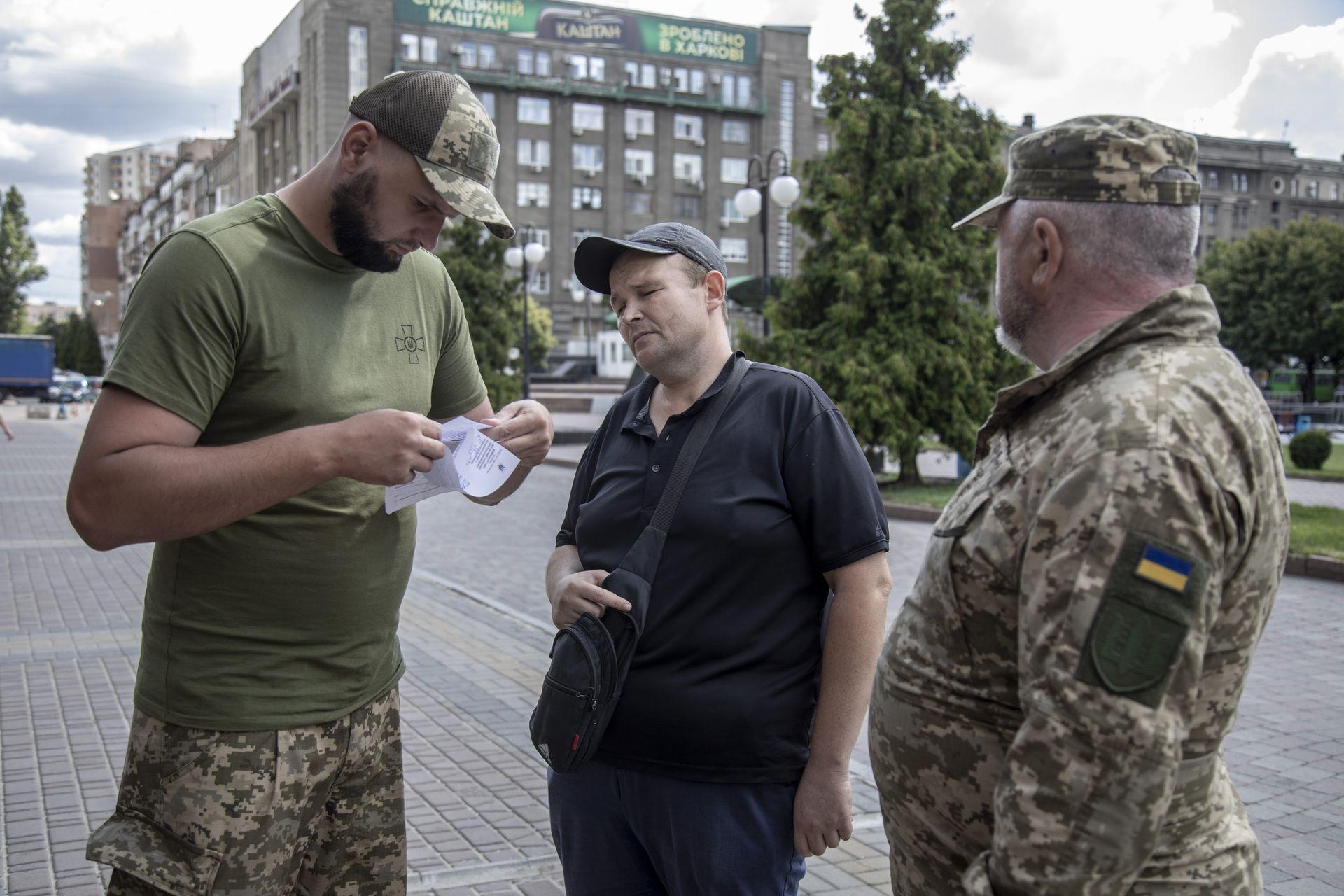 'Armed with bats and metal pipes' — Casualties reported after civilians allegedly attack draft officer in Mykolaiv Oblast