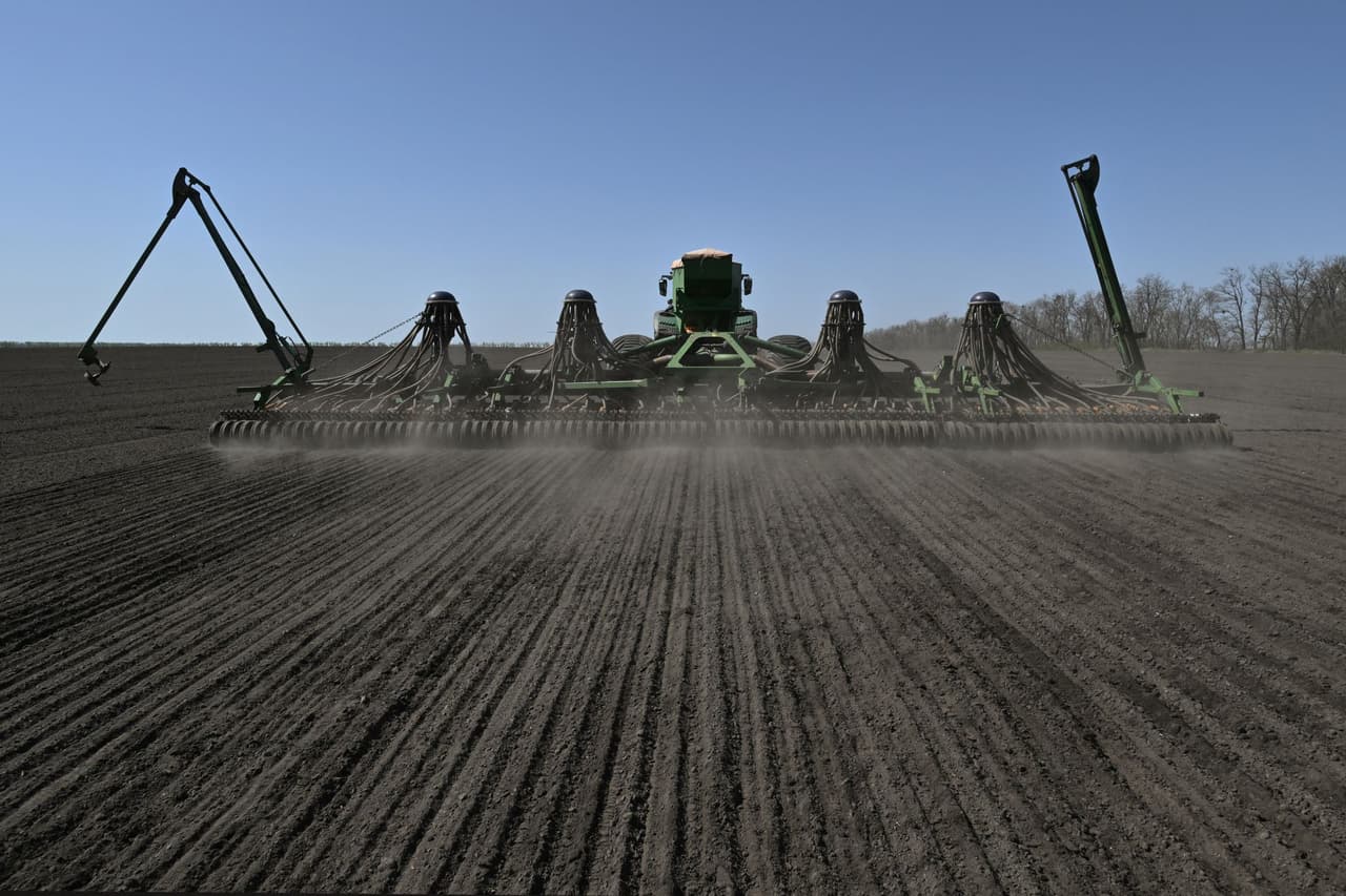 Winter freeze delays spring sowing in Ukraine by a month