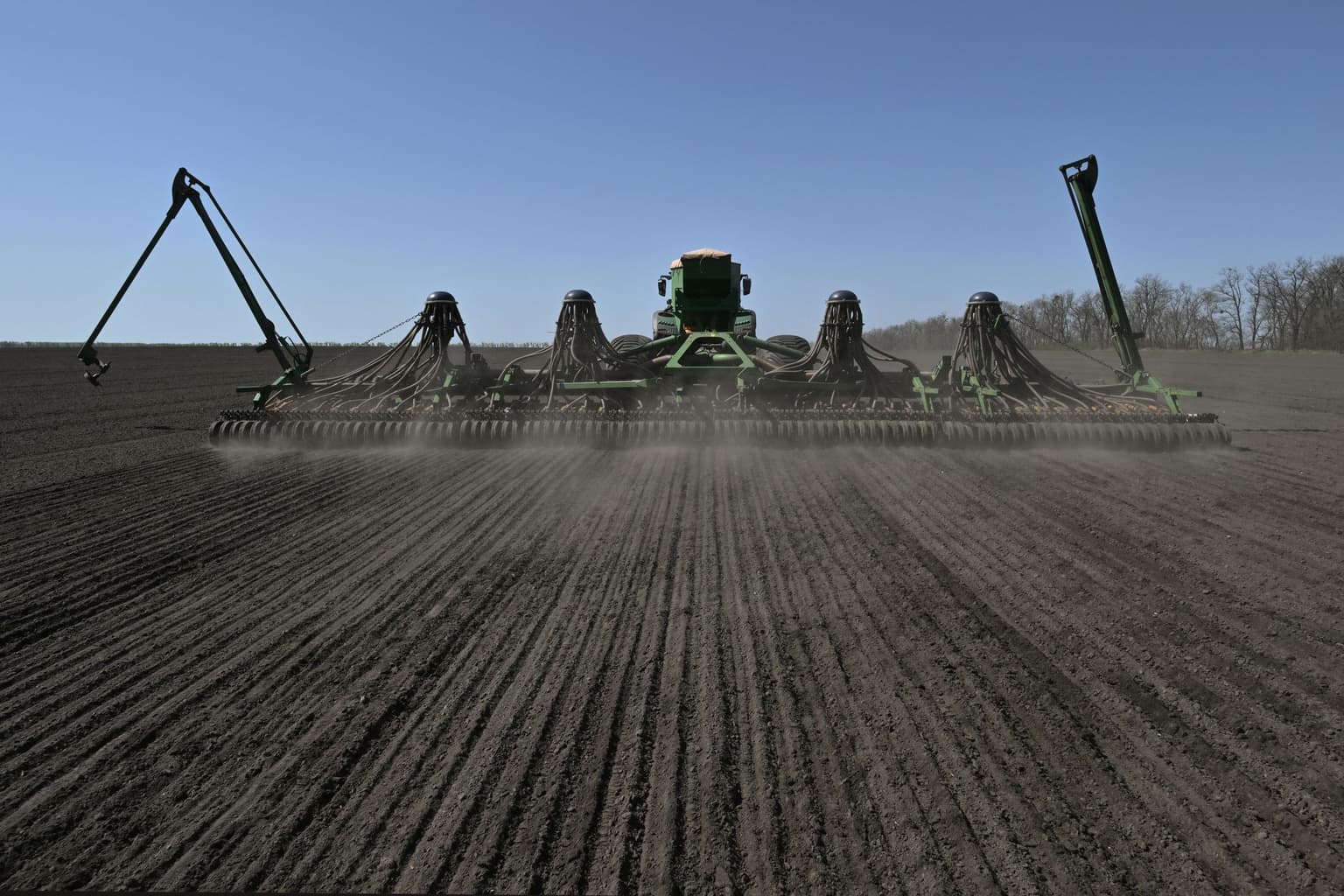 Winter freeze delays spring sowing in Ukraine by a month