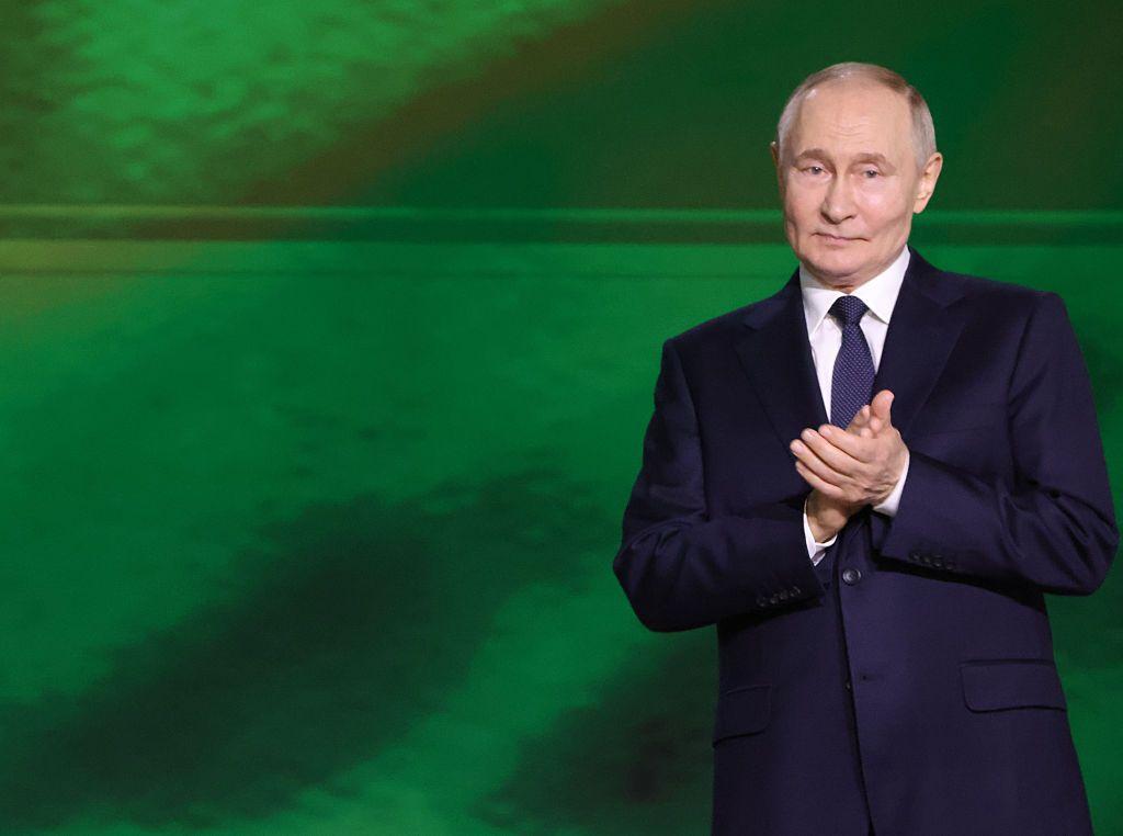 Kremlin exacts loyalty amid tightening crackdown on Russian elite