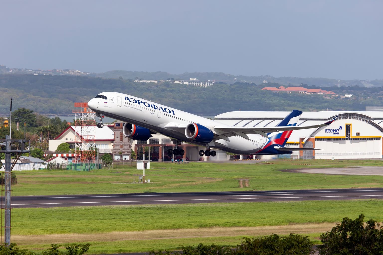For second day, Russia's Aeroflot cancels flights after reported cyberattack