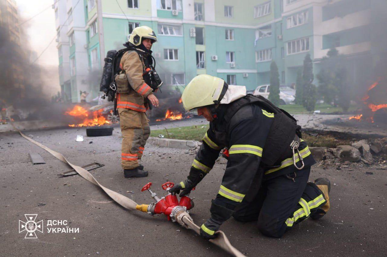 Russian glide bombs strike Kharkiv residential high-rise building, injuring at least 41