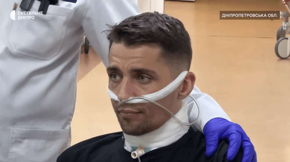 Ukrainian soldier survives after 5 days crawling with throat cut by Russian troops