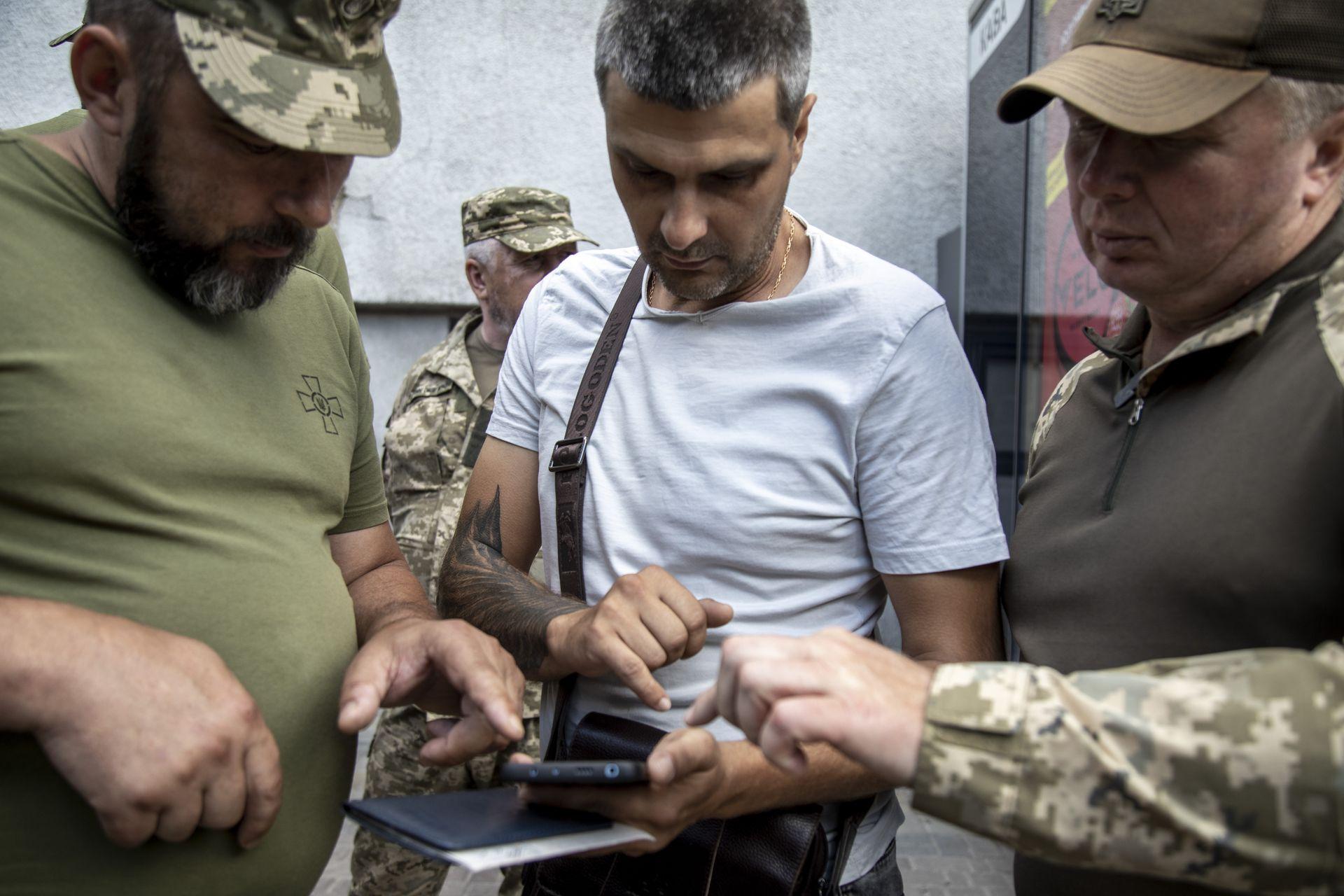 Ukrainian draft officers will be mandated to wear body cameras starting fall