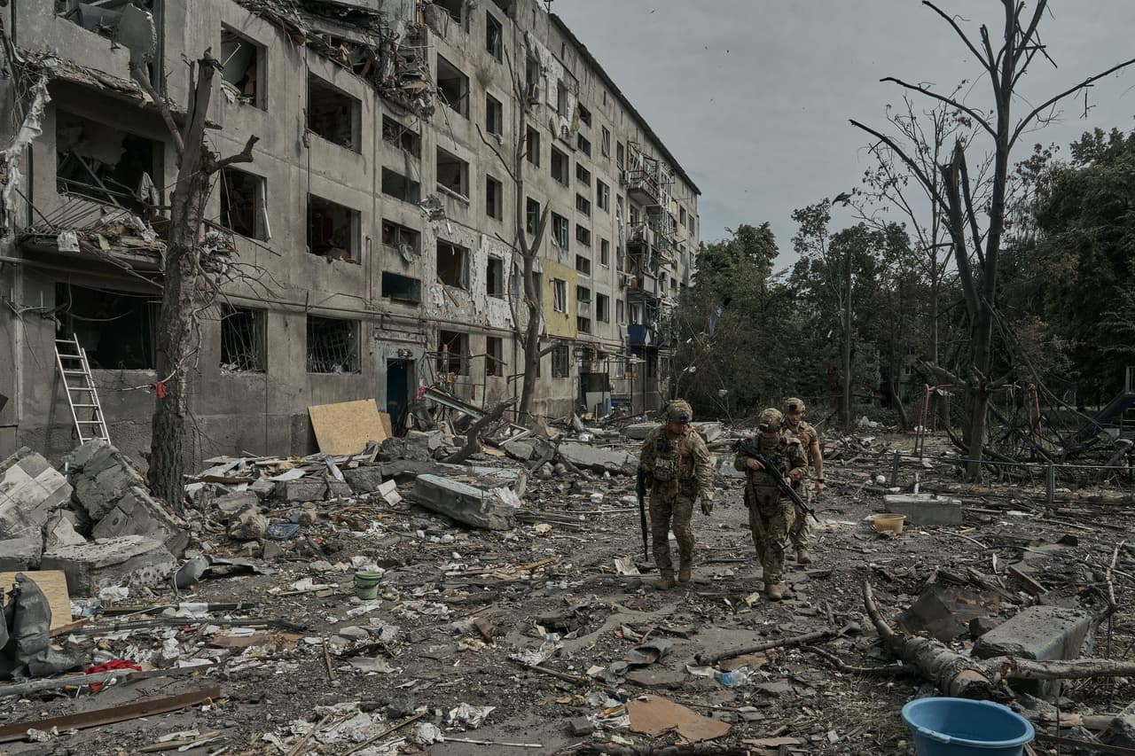 Ukraine war latest live: Ukraine says it holds lines in Pokrovsk, DeepState reports Russian advance past key railway