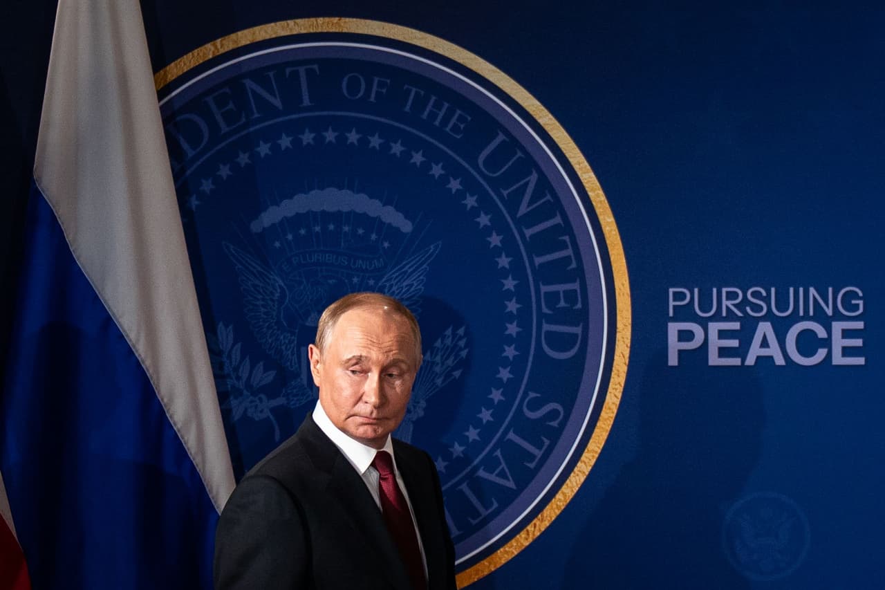 Putin demands Ukrainian troops withdraw before ceasefire, as Witkoff set to visit Moscow