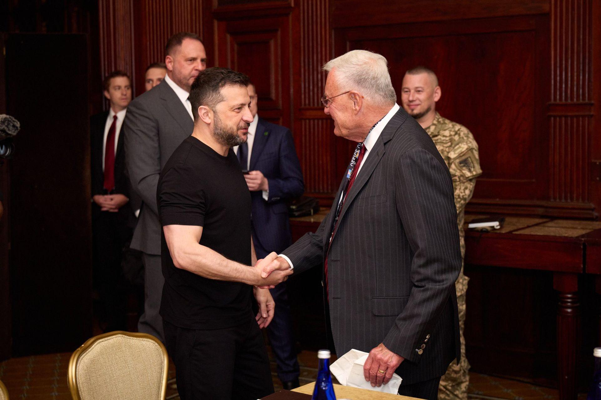 Zelensky meets US Envoy Kellogg ahead of Trump summit