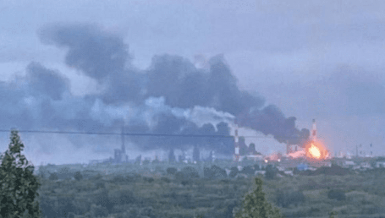 Drones reportedly attack oil refinery in Russia's Samara Oblast, sparking fire