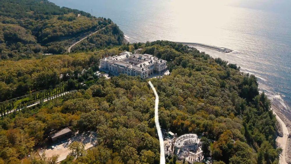 Ukrainian drone сauses fire near Vladimir Putin's Black Sea palace and winery, media reports