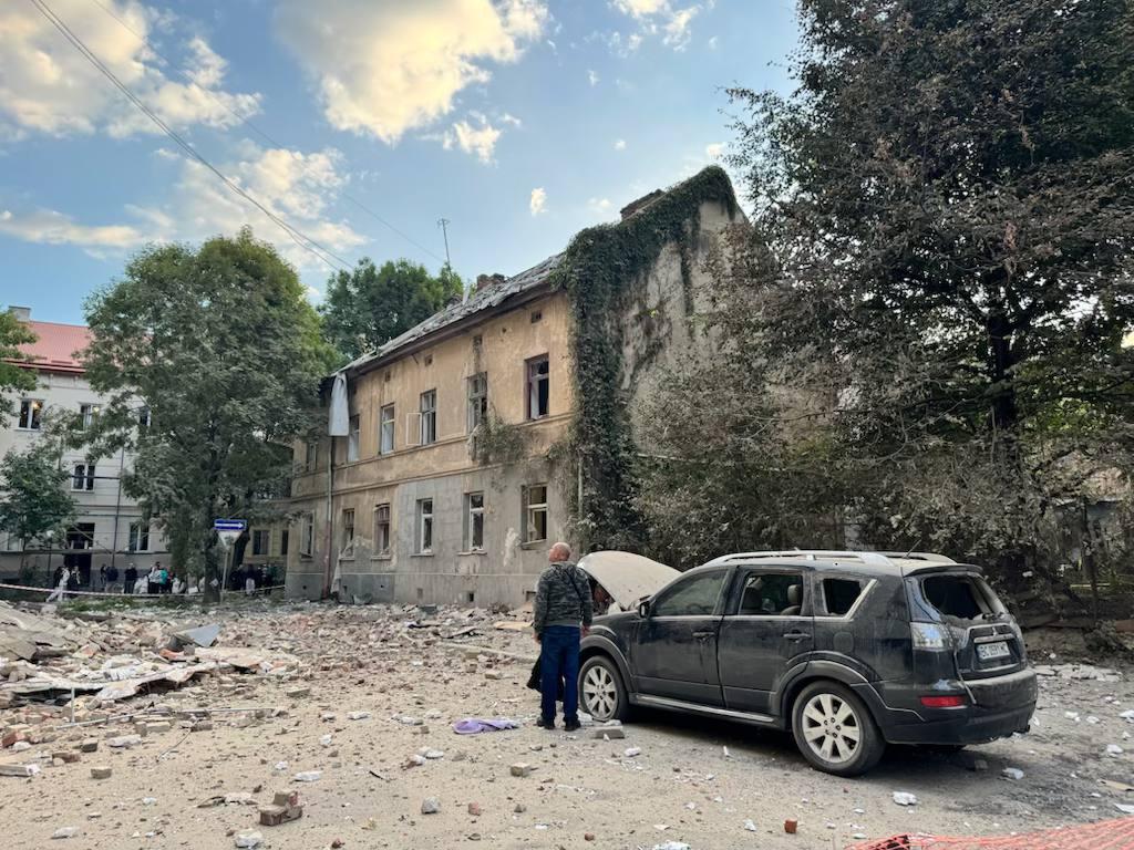 Massive Russian drone, missile attack causes fires, injuries far from front line despite peace talks