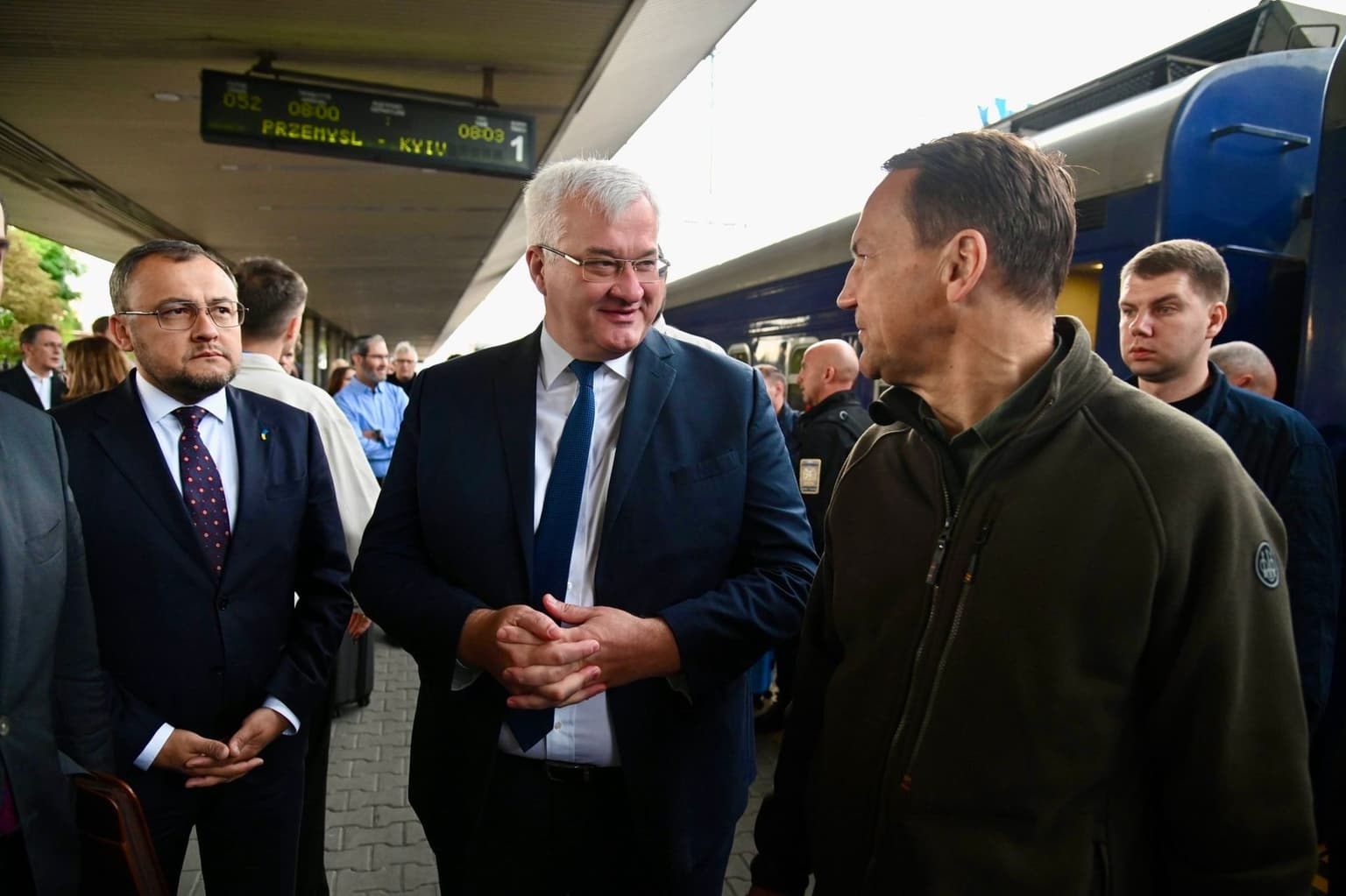 Prince Harry, Polish FM arrive in Kyiv