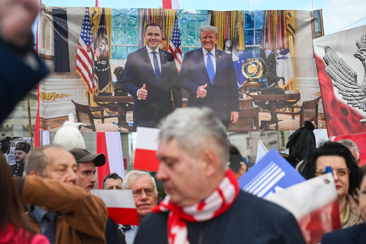 82% of Poles reject Trump's claim Russian drone incursion was accidental, poll shows