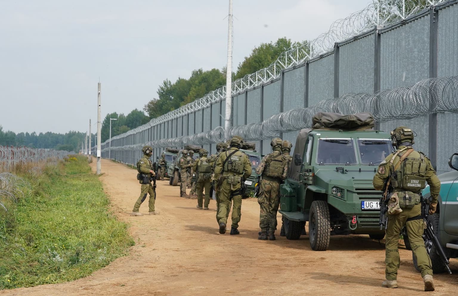 Poland сloses border with Belarus as Russian-Belarusian Zapad drills begin