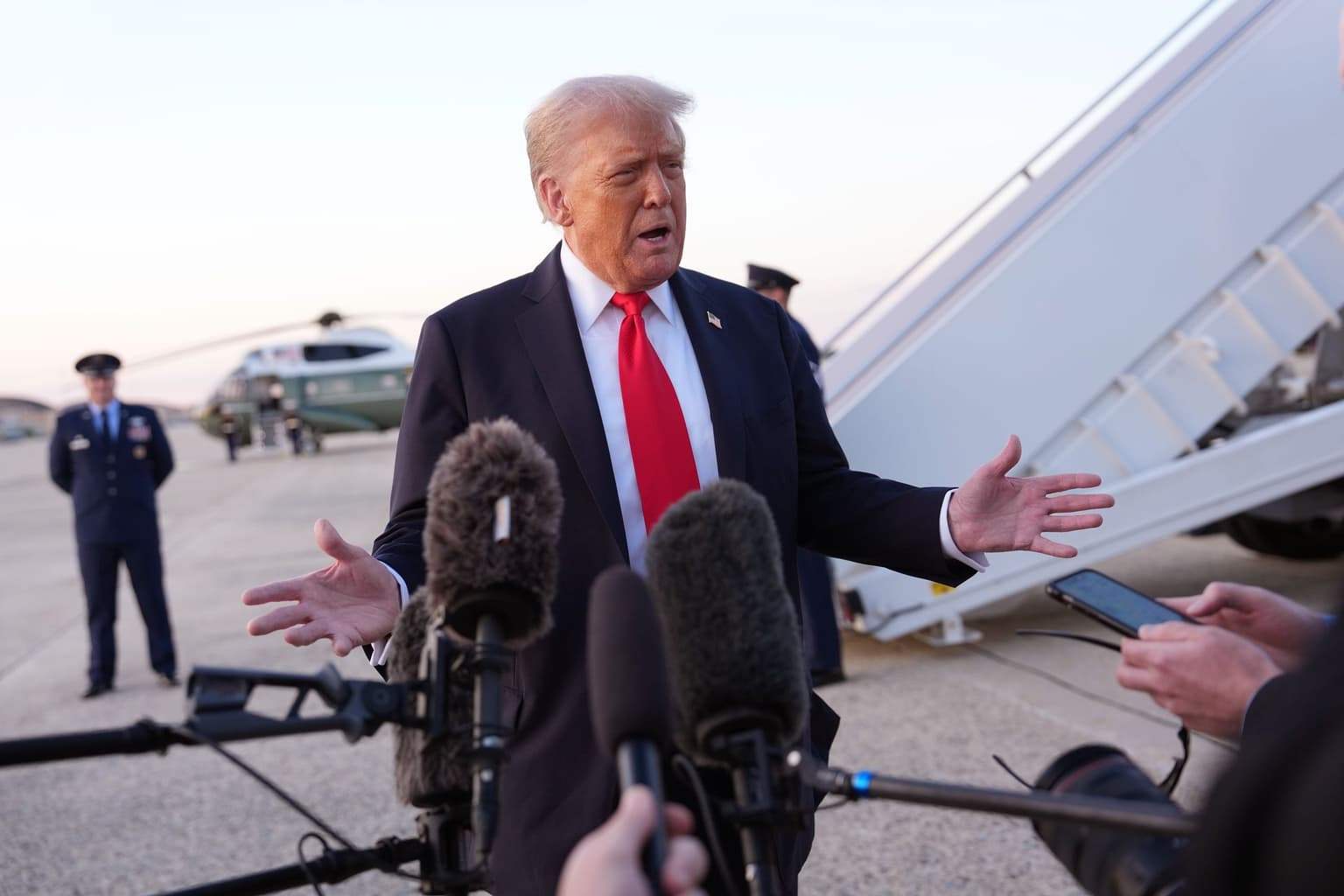 Trump's latest Russia sanctions threat has experts baffled