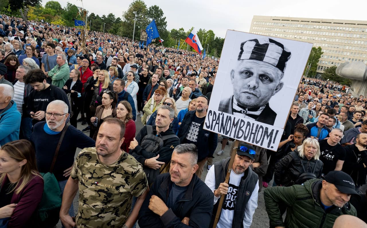 Thousands in Slovakia protest Fico's Russian-friendly stance, economic policies