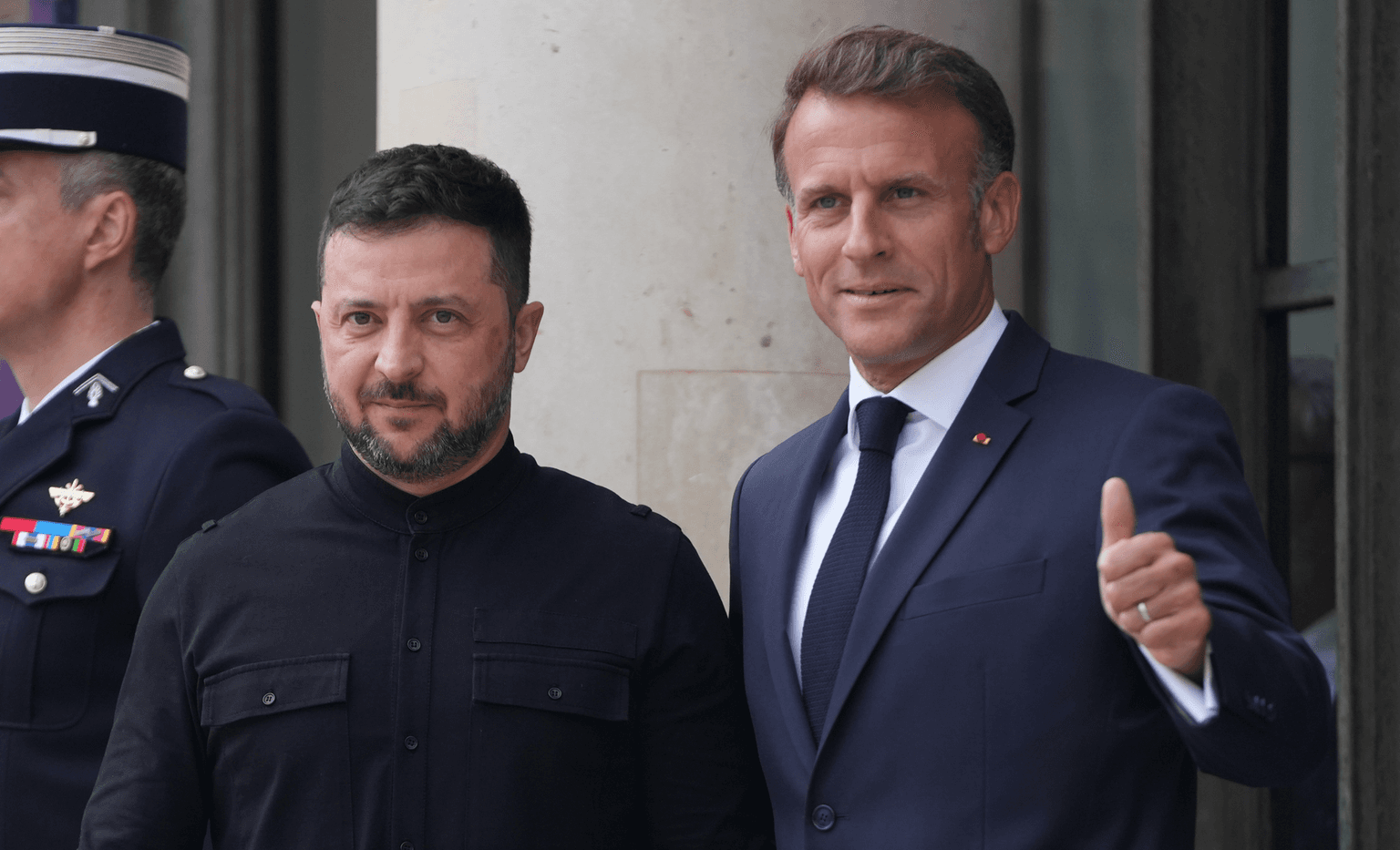 Emmanuel Macron (R) and President Volodymyr Zelensky (L) at the Élysée Palace in Paris, France, on Sept. 4, 2025.