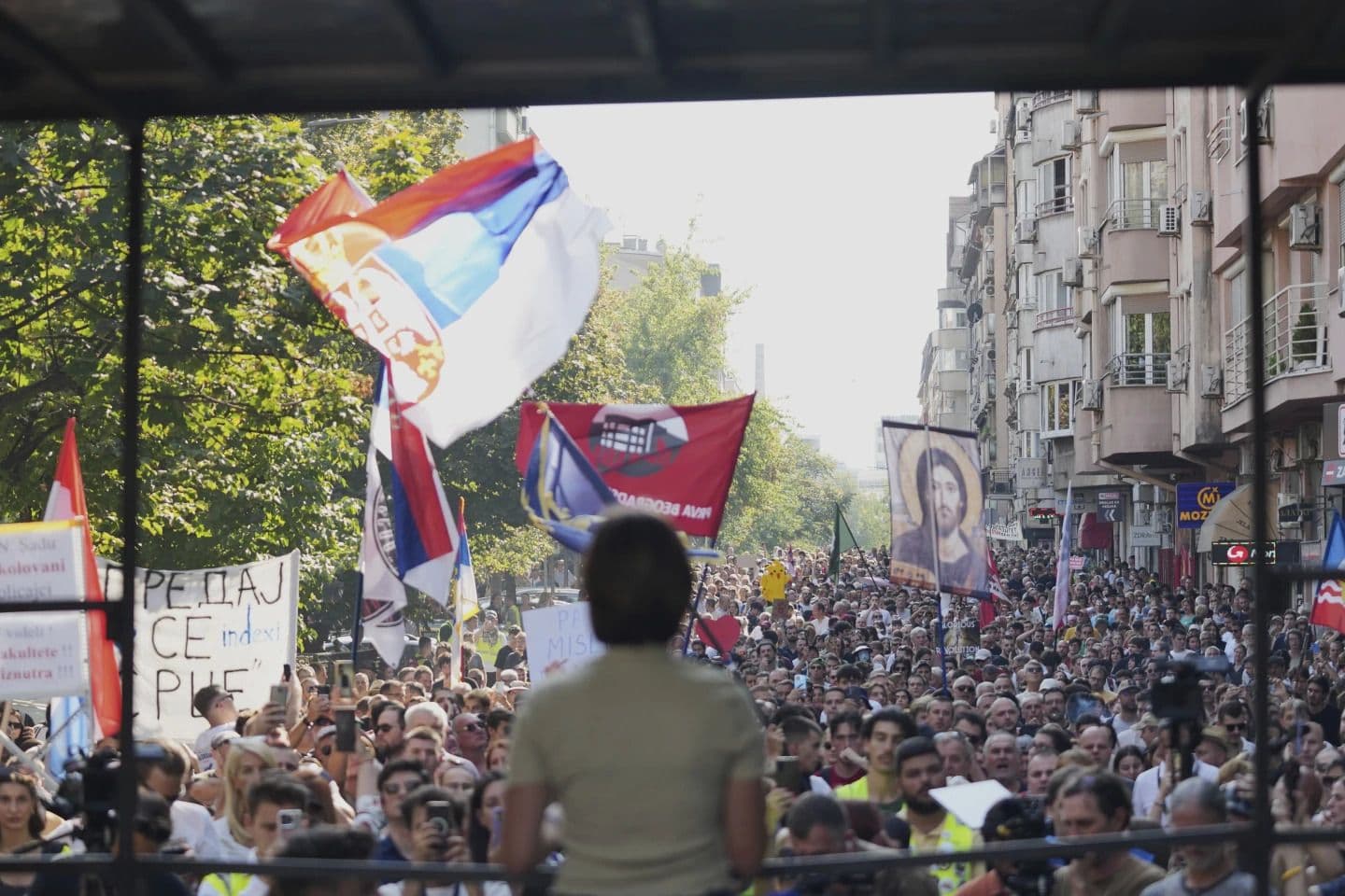 Thousands rally in Belgrade to condemn police brutality at anti-government protests