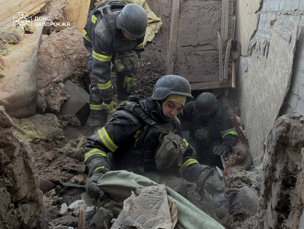 Russia strikes Zaporizhzhia, Sumy, Kyiv oblasts overnight, killing at least 3