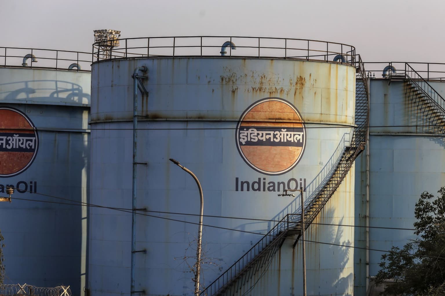 Indian refiners asked to pay for Russian oil with Chinese yuan, Reuters reports