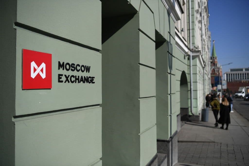 Russian stock market plummets to 3-year low after Kremlin statement on 'collapsing' US-Moscow relations