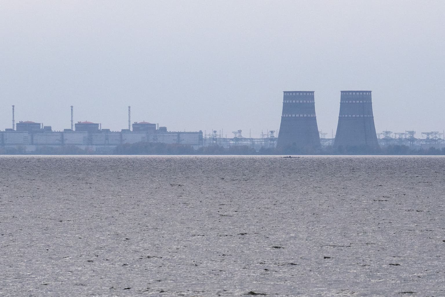 Russia cuts Zaporizhzhia nuclear plant from Ukrainian grid to test Russian link as blackout nears 3 weeks, Kyiv says