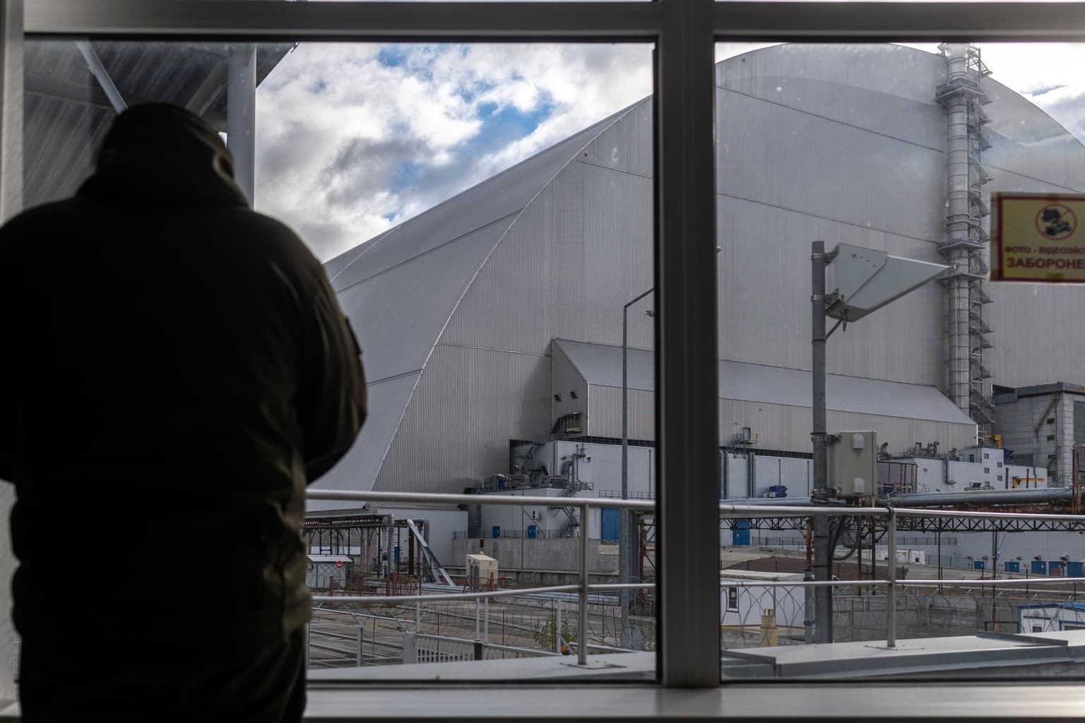 Ukraine war latest: Chornobyl Nuclear Plant loses power after Russian attack on nearby town, Kyiv says