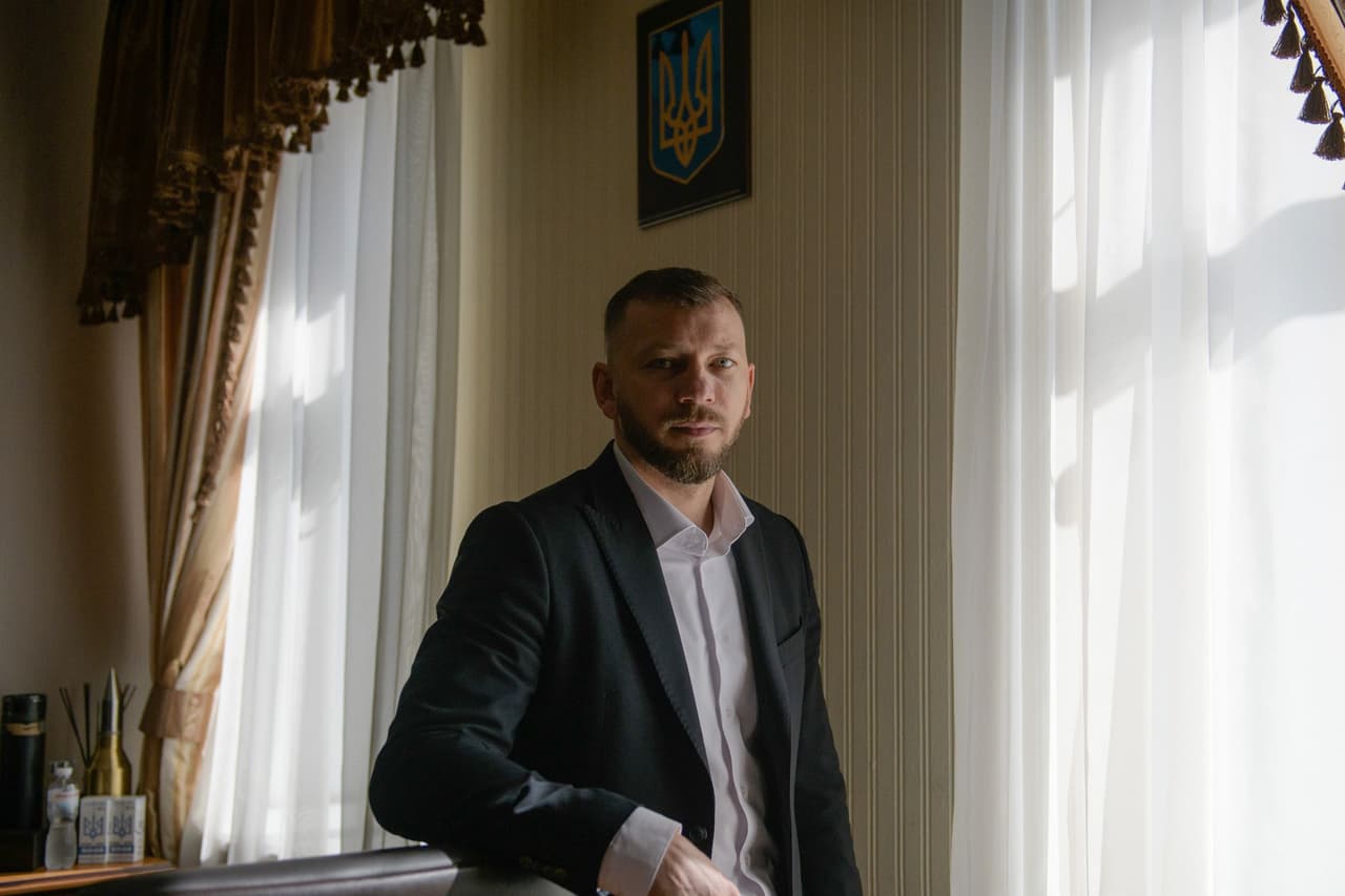 Prosecutors probe possible leak as Zelensky ally reportedly flees prior to searches