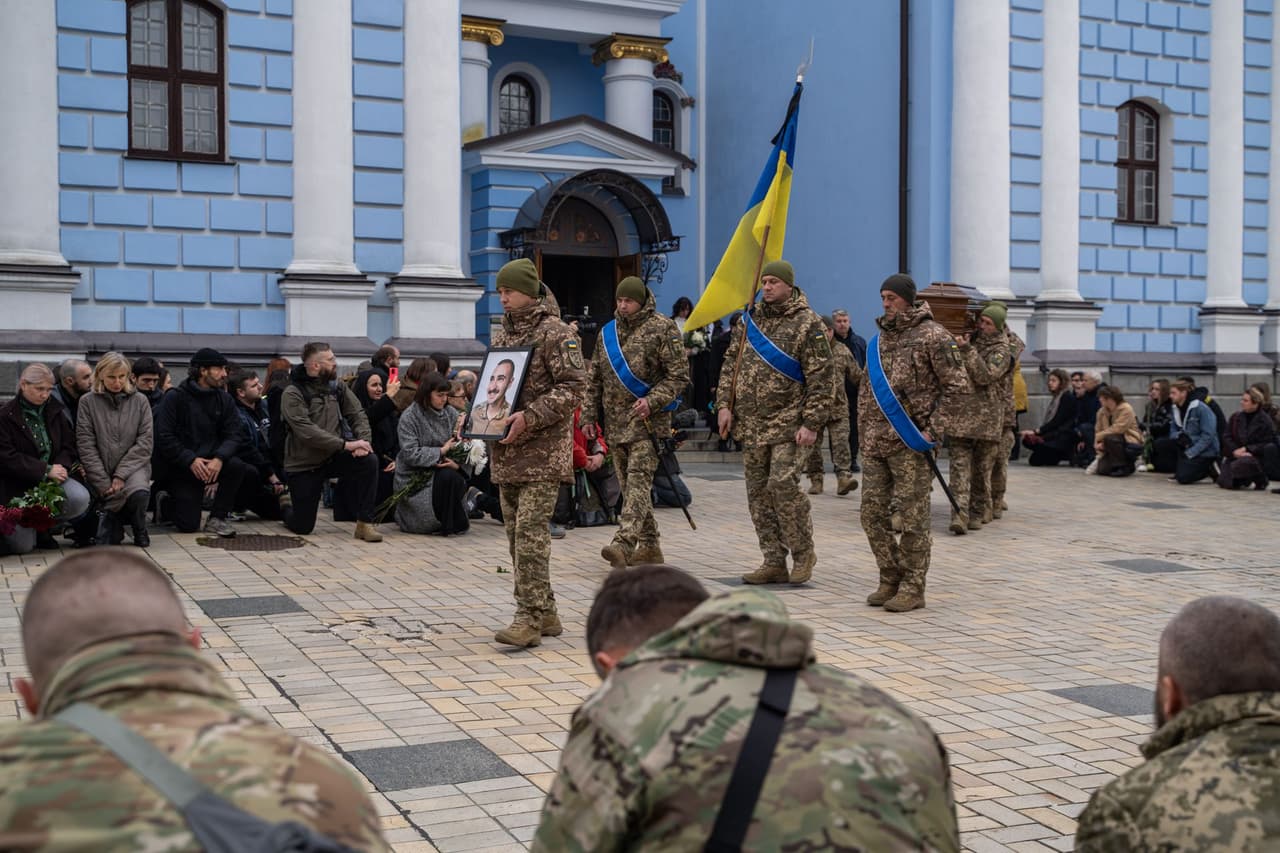 Kyiv holds farewell for 28-year-old Ukrainian photographer, soldier Huzenko