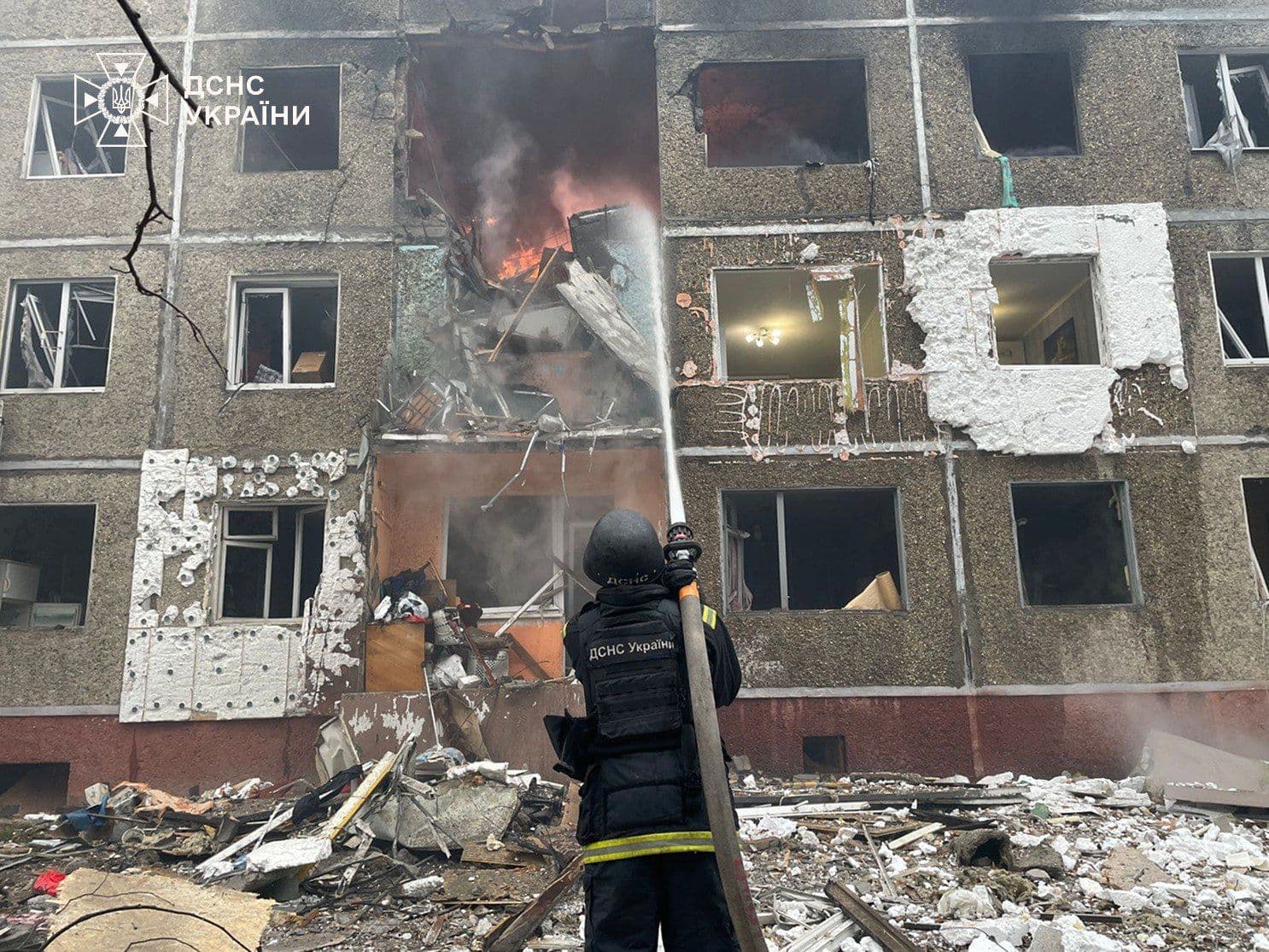 Russia attacks Kherson market, Chernihiv apartment building on Christmas Day, killing at least 2
