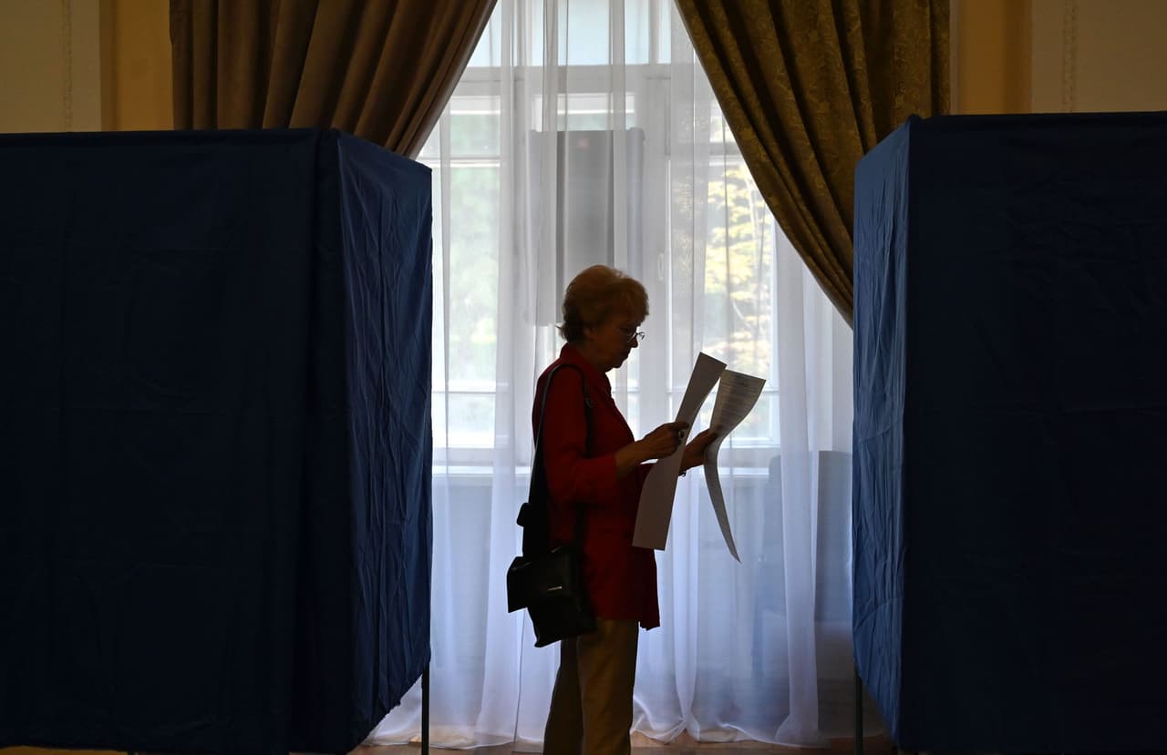 Over half of Ukrainians support holding referendum on peace deal, poll shows