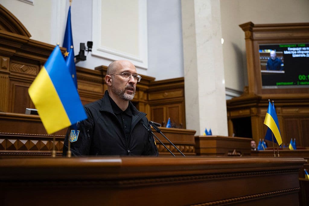 Parliament votes on government reshuffle (LIVE)