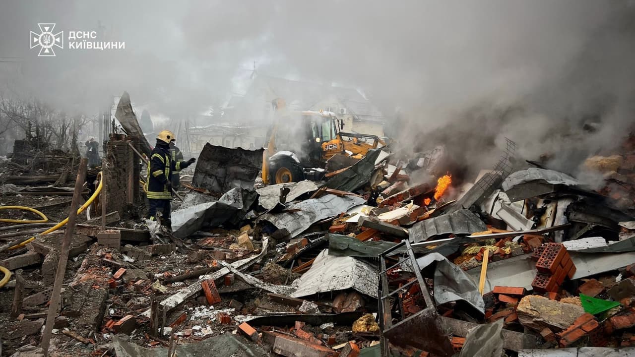 Russian attacks kill 11, injure 38 in Ukraine over past day