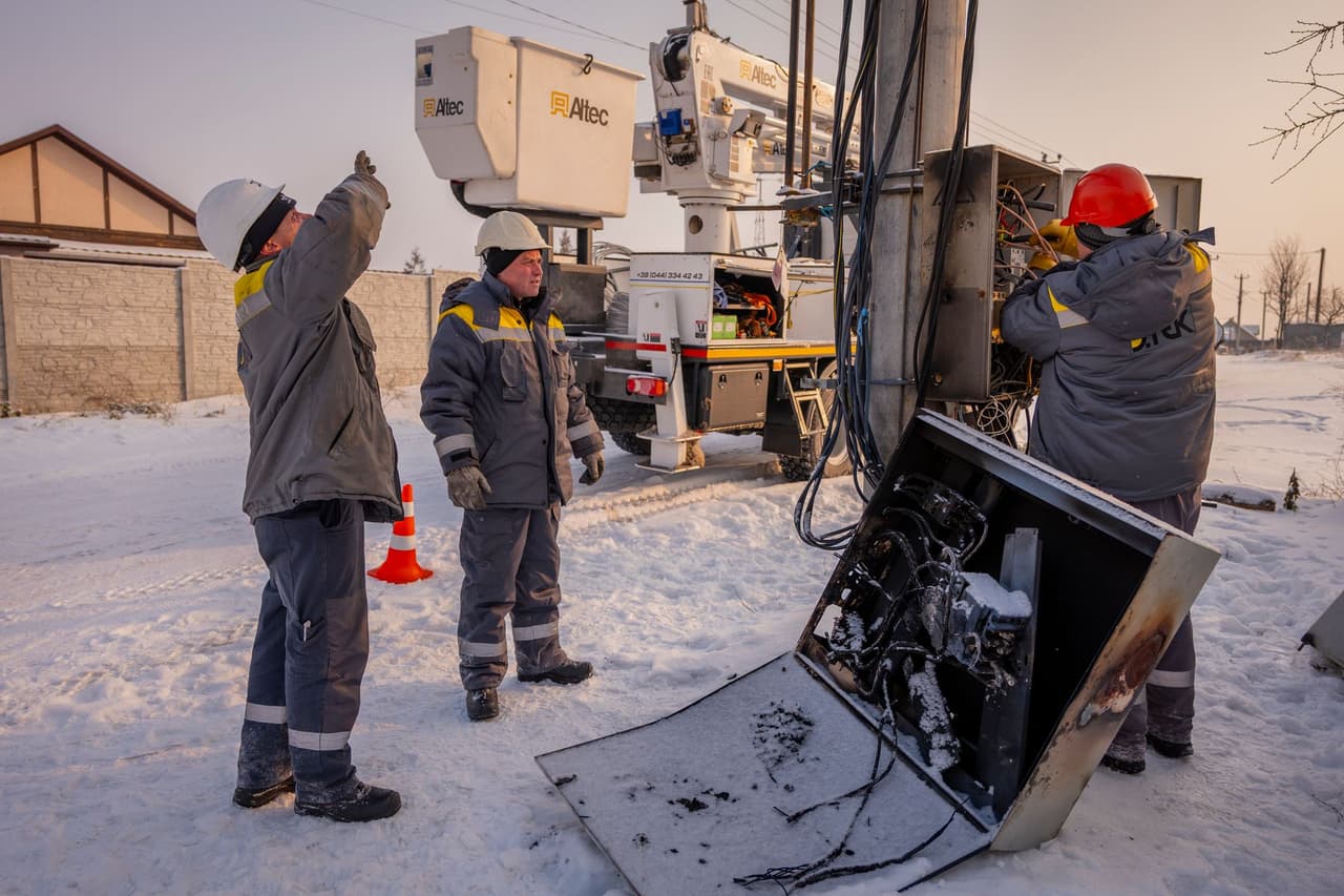 Ukraine's race to winter: a 5.4-billion-euro plan, and a problem paying for it