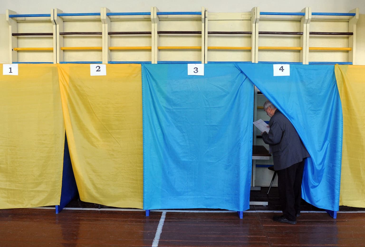 NGOs urge Ukrainian government to drop peace deal referendum idea