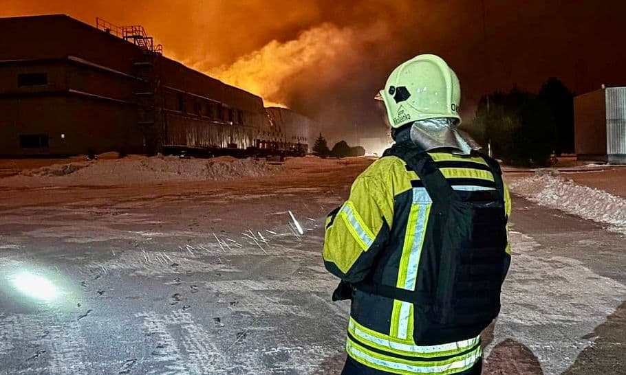 Russia causes 'significant damage' to thermal plants in mass attack on Ukraine power grid