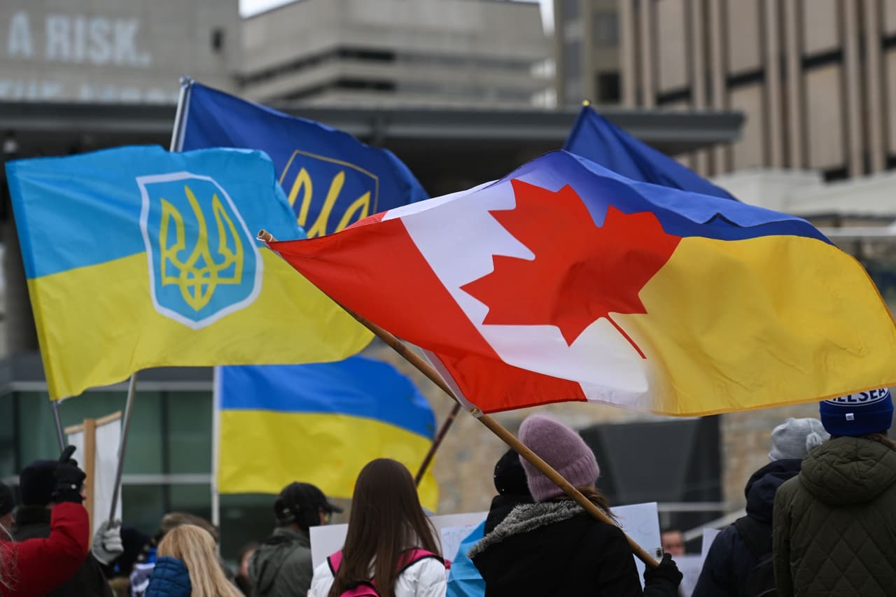 Canada pledges $900 million to Ukraine for vehicles and ammo, but no air defense