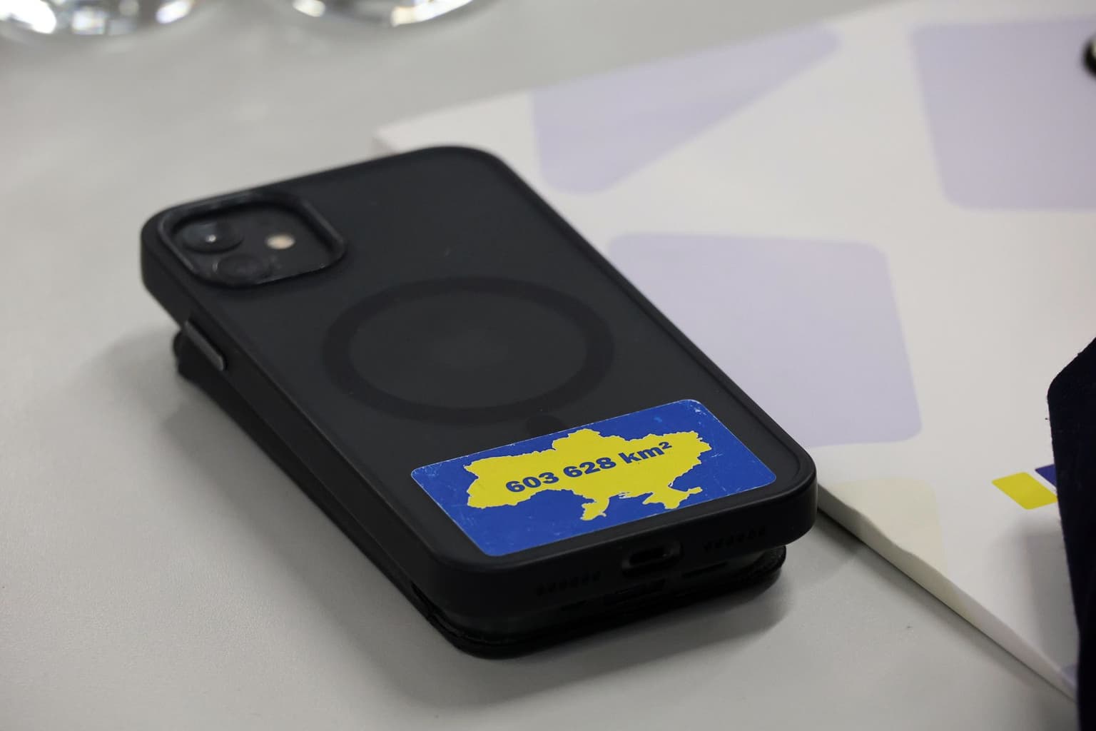 Russia wants to ban those over 60 in occupied Ukraine from receiving calls from abroad