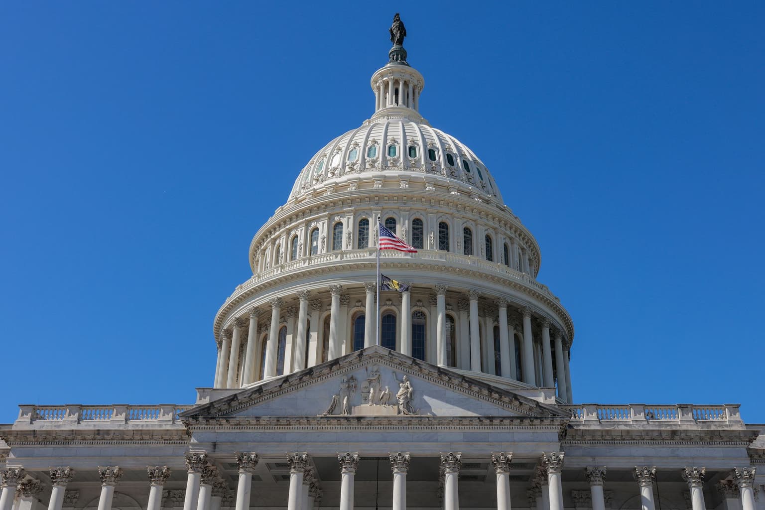 US senators move to sanction Hungary over blocking Ukraine support