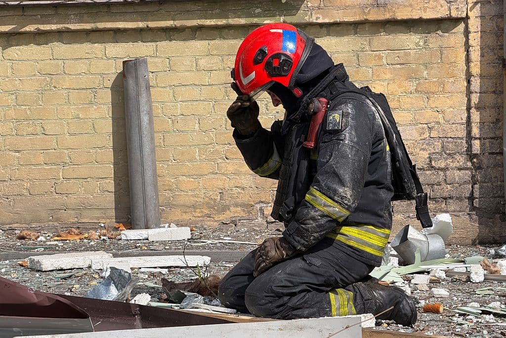 Russian attacks kill 1, injure 13 in Ukraine over past day